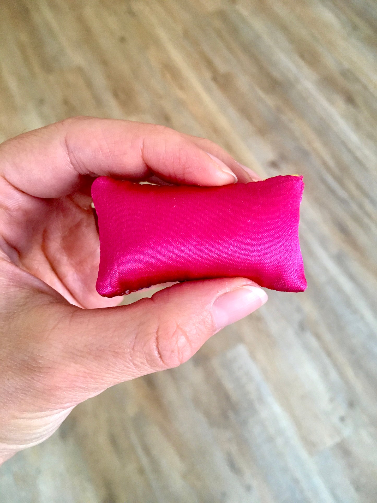 BQ‑TAPI – Mini Hand‑Embroidered Pillow for 1/6 Scale Fashion Dolls