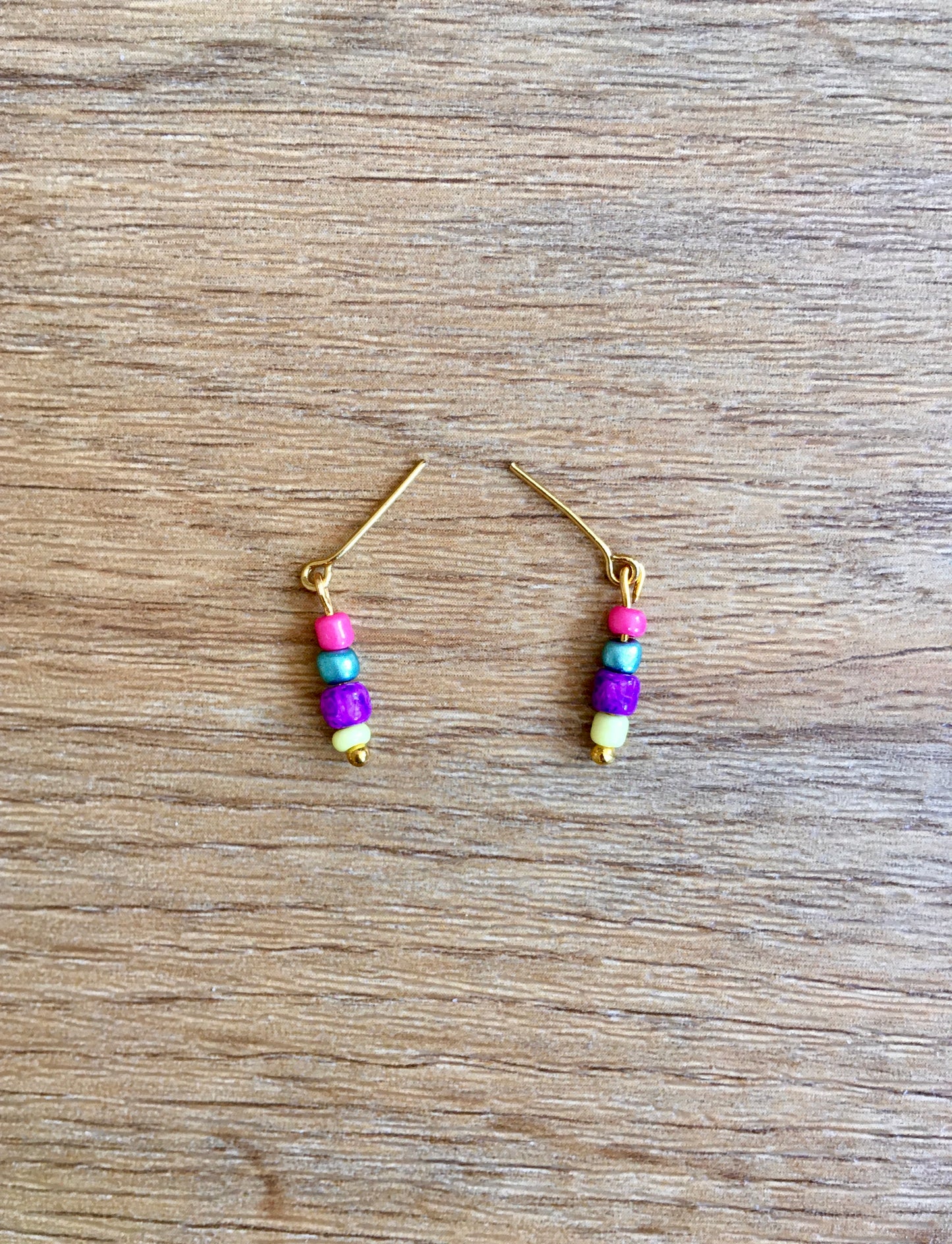 BQ-E22 – Boucles d’oreilles perlées noir et blanc pour poupées mannequins 30 cm