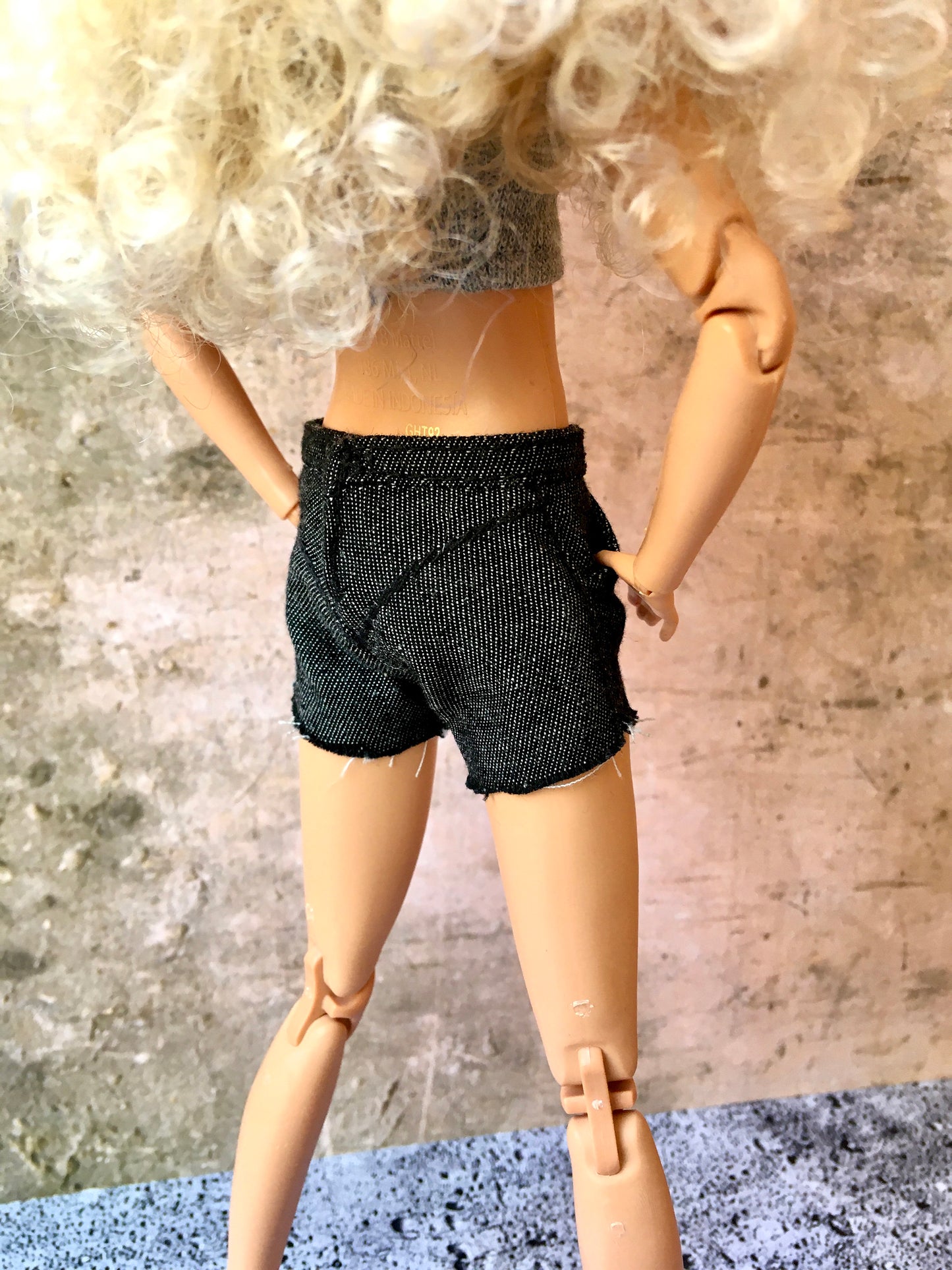BQ-ASH – Raw Hem Denim Shorts with Back Stitching for 11.5" 1/6 Scale Fashion Dolls - www.bouutique.com