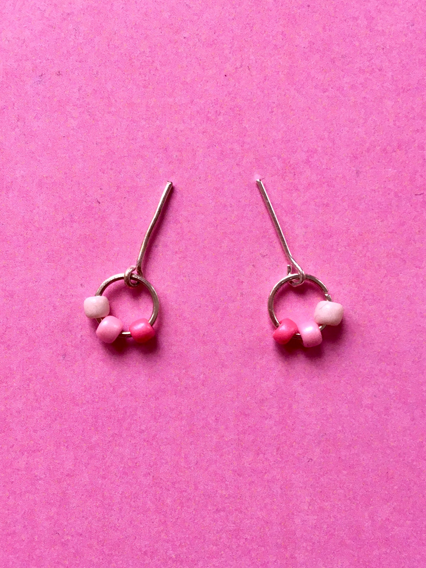 BQ-E21 – Rose Beaded Silver Hoop Earrings for 12" 1/6 Scale Dolls