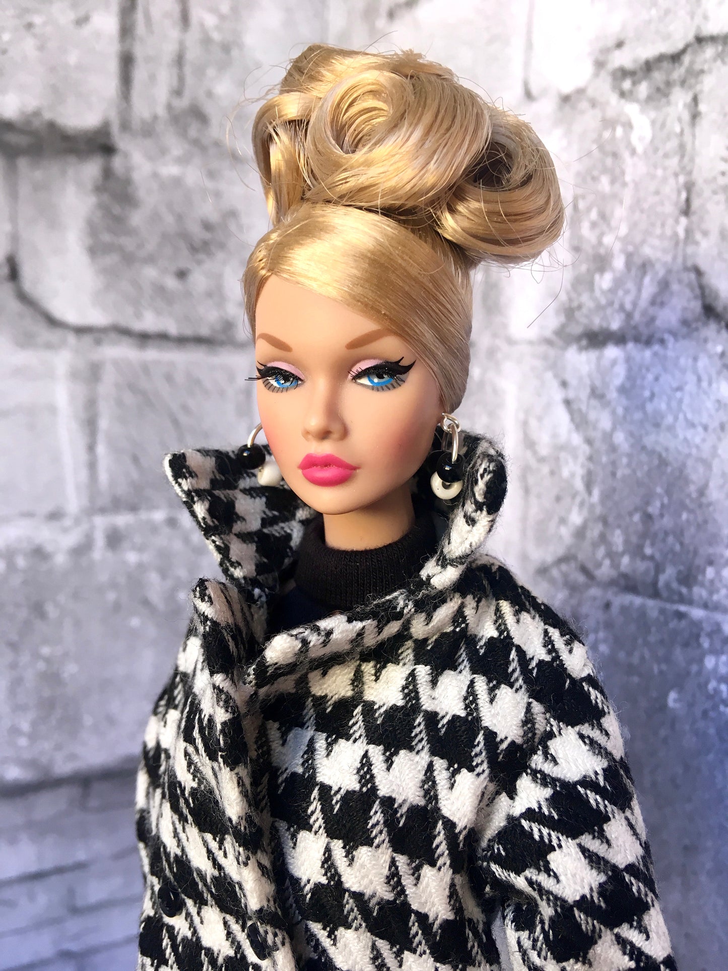 BQ-E23 – Black & White Beaded Earrings for 12" Fashion Dolls