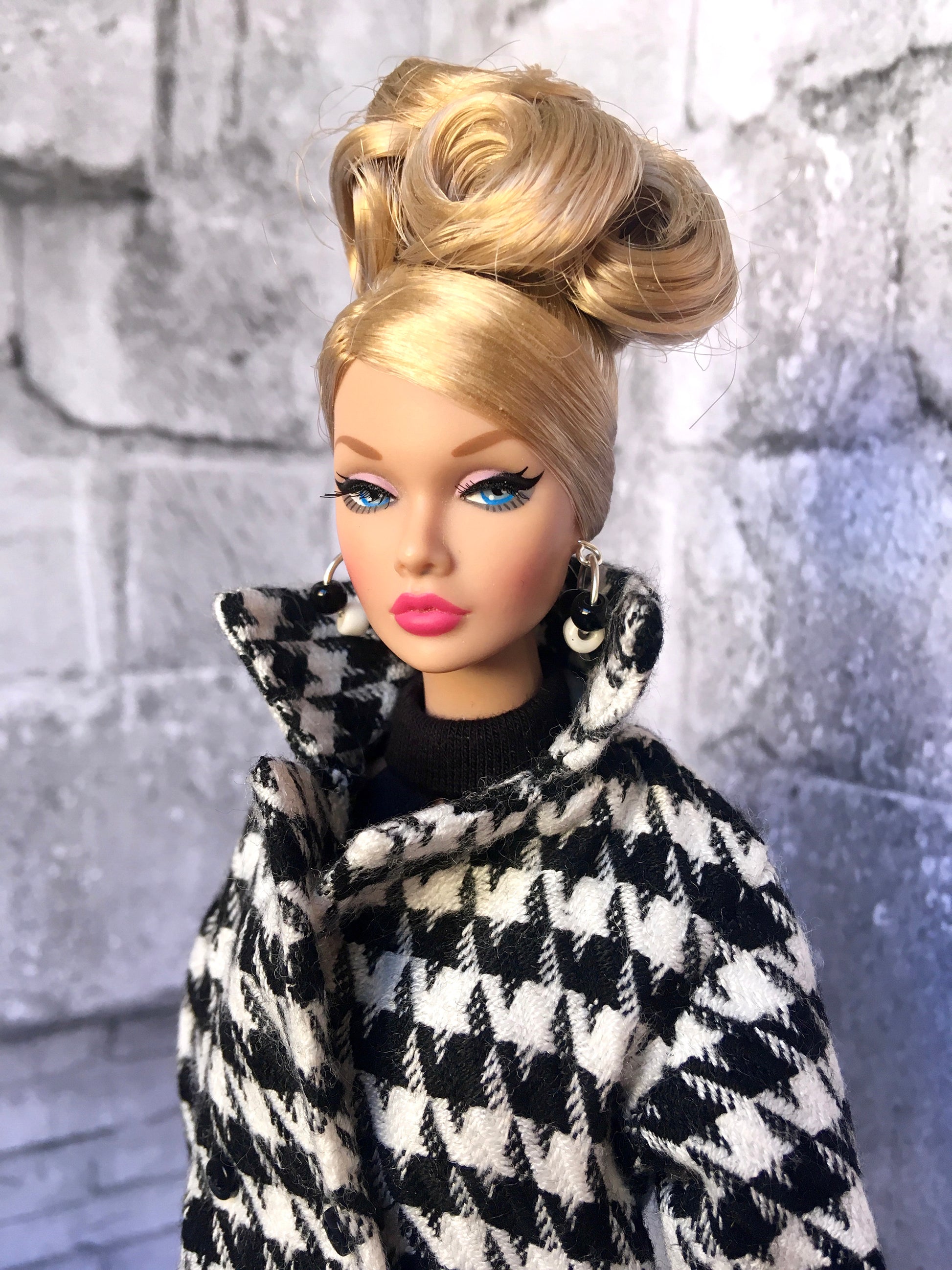 BQ-E23 – Black & White Beaded Earrings for 12" Fashion Dolls