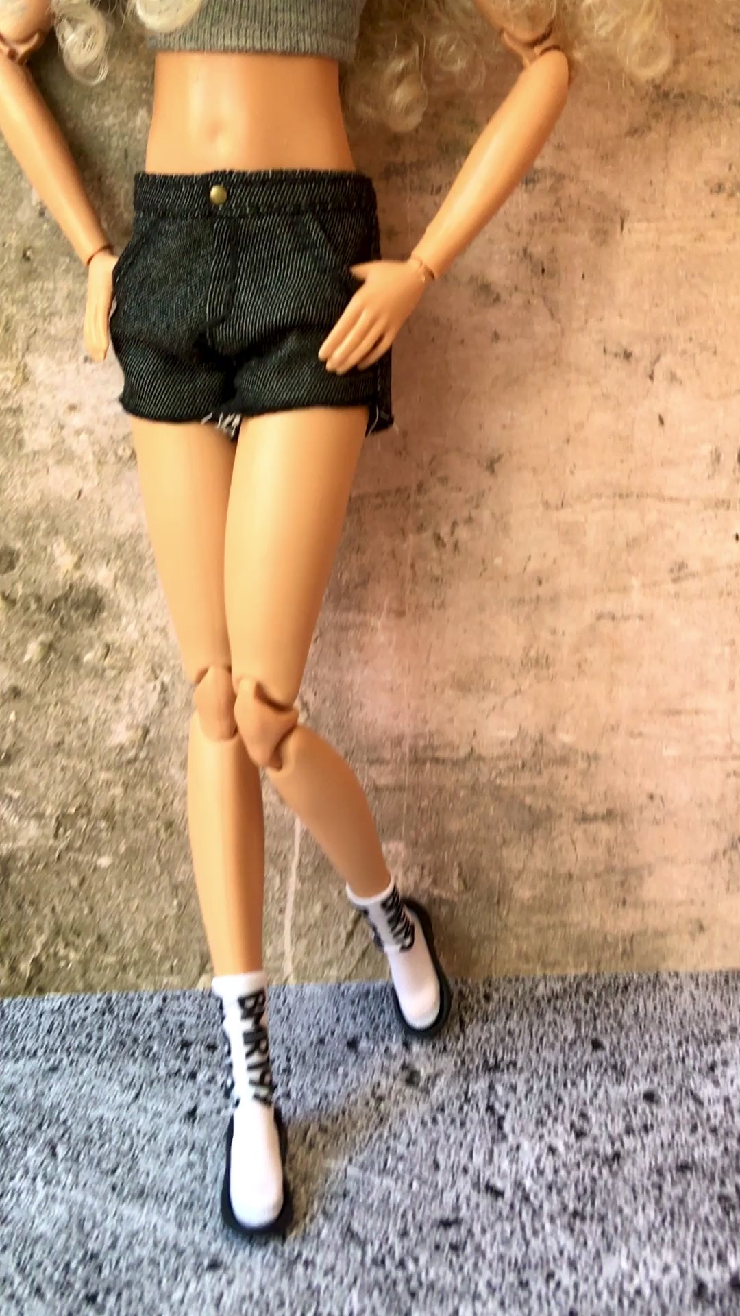 BQ-ASH – Raw Hem Denim Shorts with Back Stitching for 11.5" 1/6 Scale Fashion Dolls - www.bouutique.com