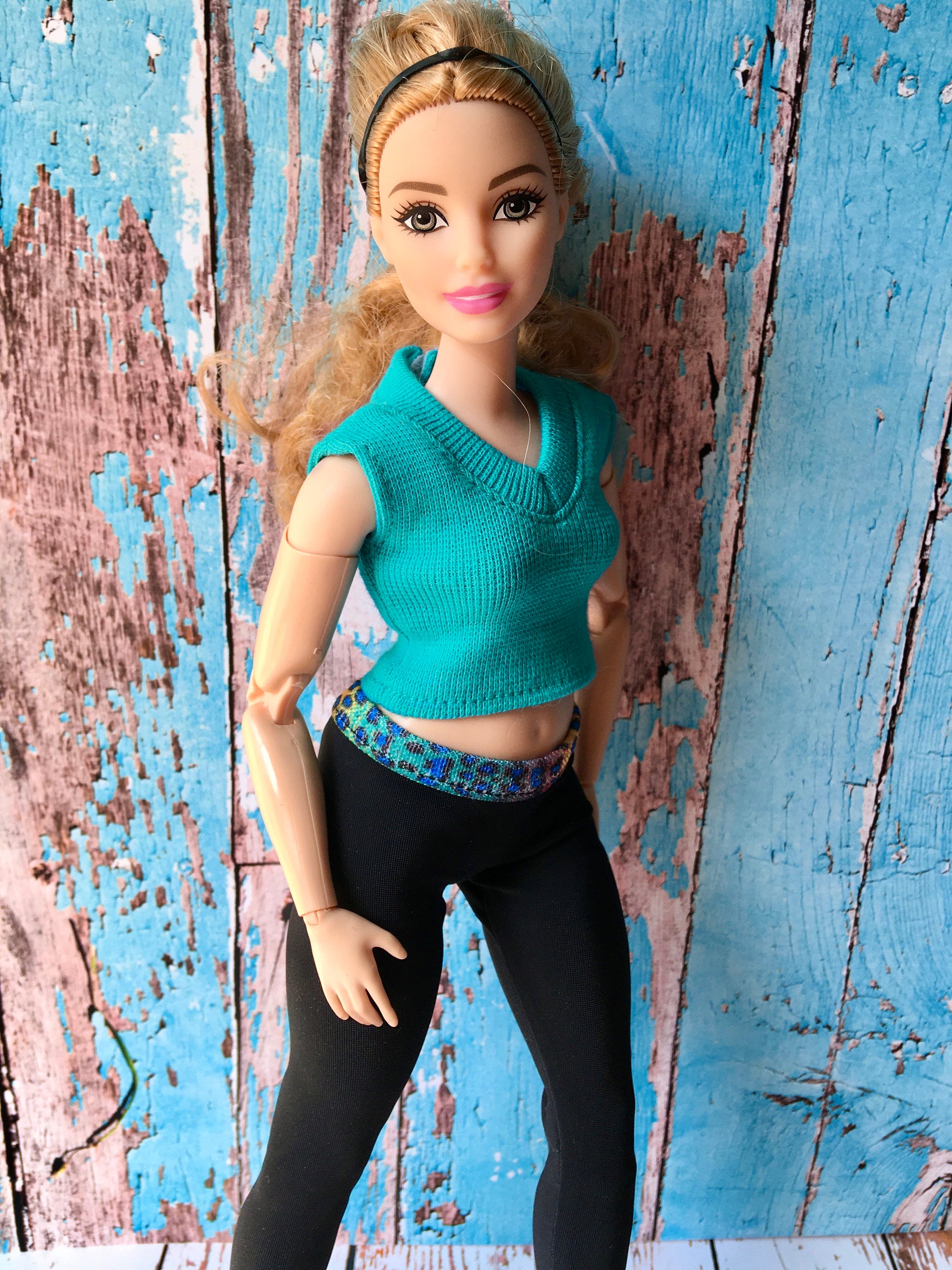 Sleek V-neck Crop Top for Curvy Doll 1/6-scale, 11.25 Inch, many colors - www.bouutique.com