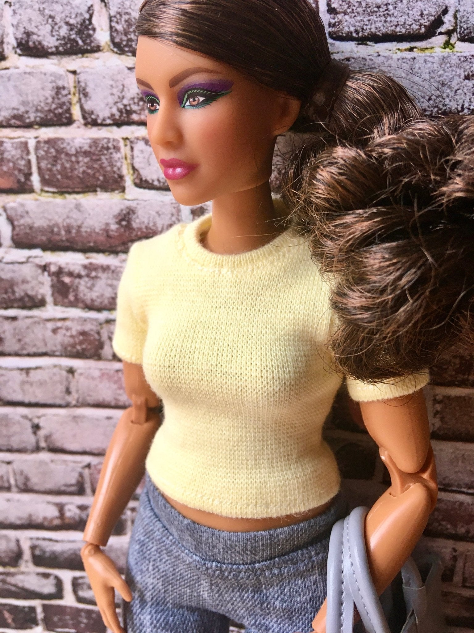 Staple Strong T-Shirt for Curvy Doll, 1/6-Scale