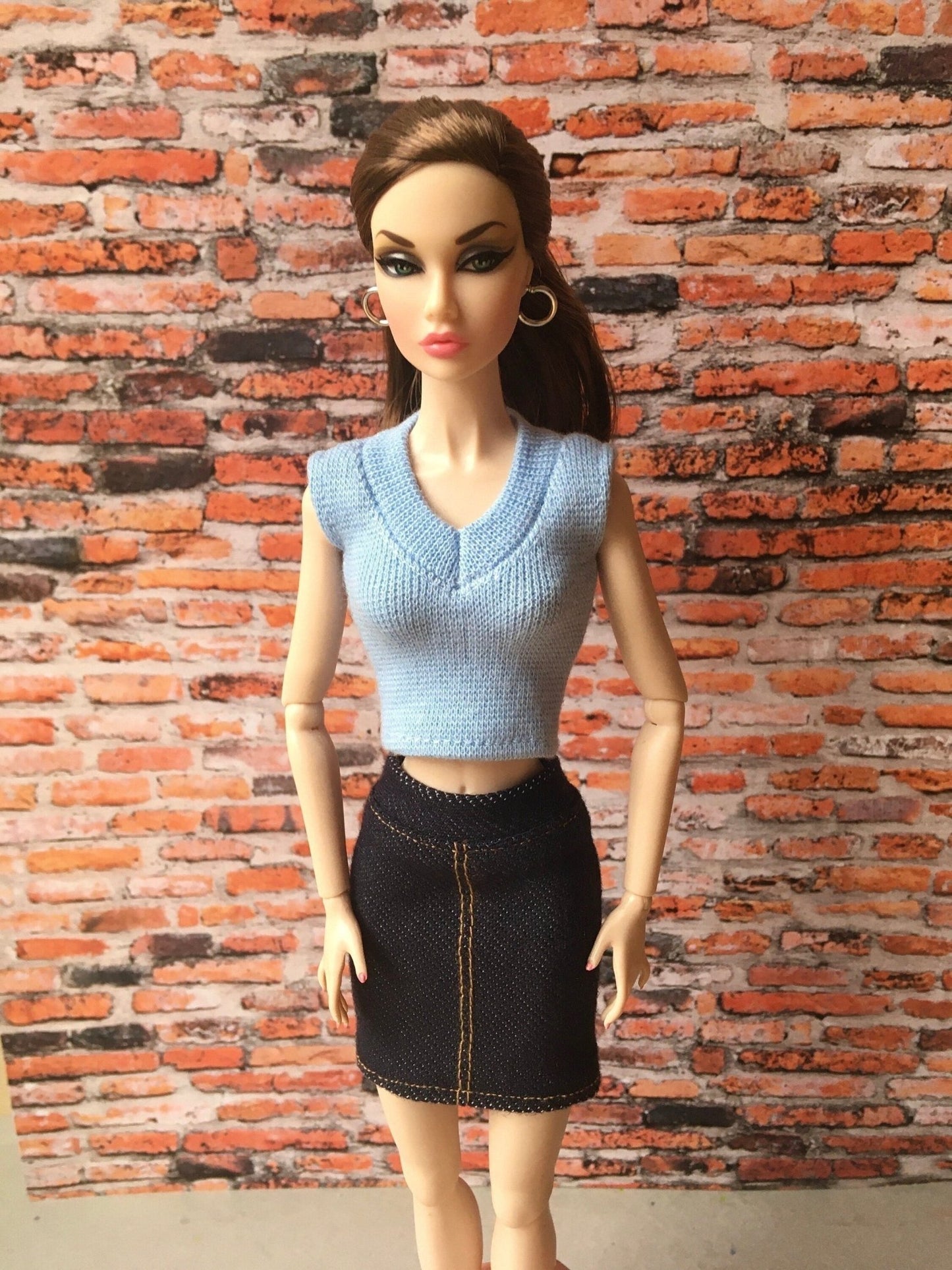 Sleek V-Neck Crop T-shirt for Poppy Parker Doll, many colors