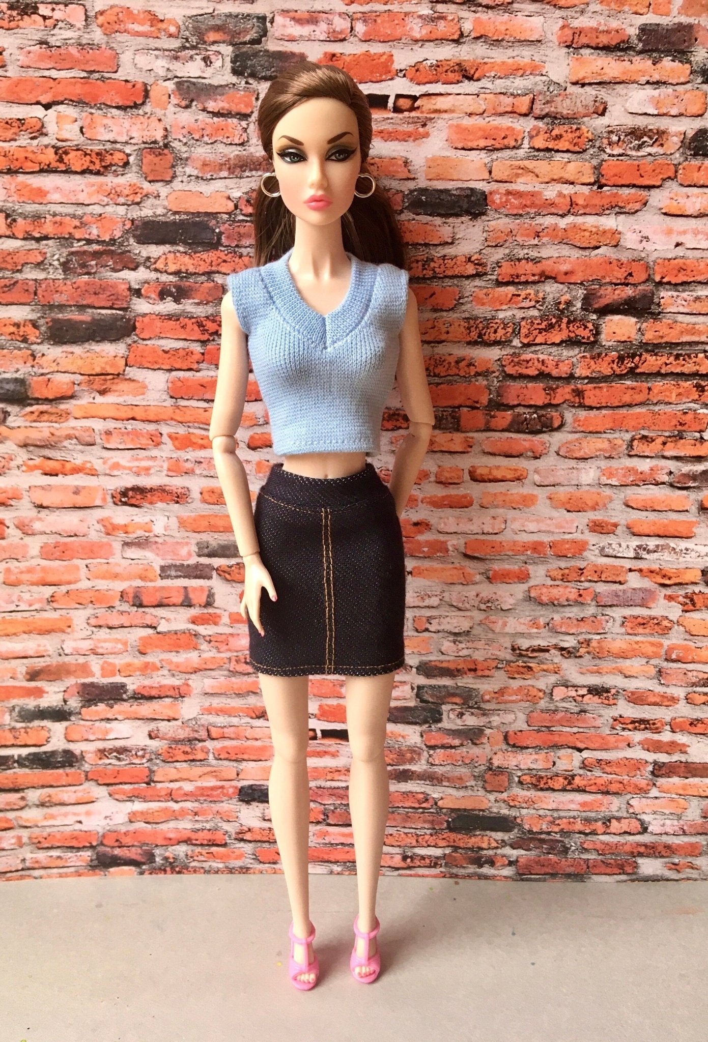 Sleek V-Neck Crop T-shirt for Poppy Parker Doll, many colors