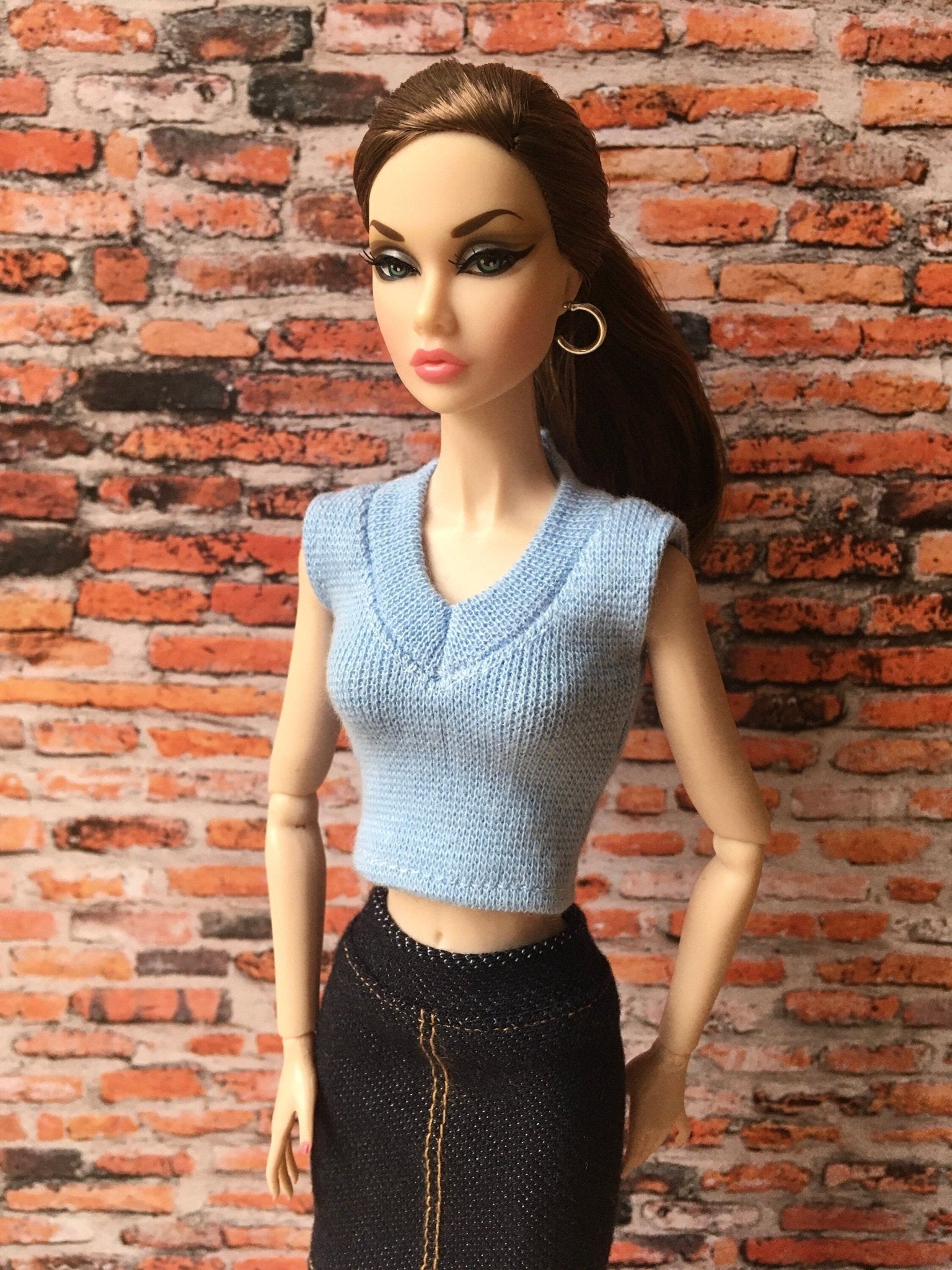 Sleek V-Neck Crop T-shirt for Poppy Parker Doll, many colors
