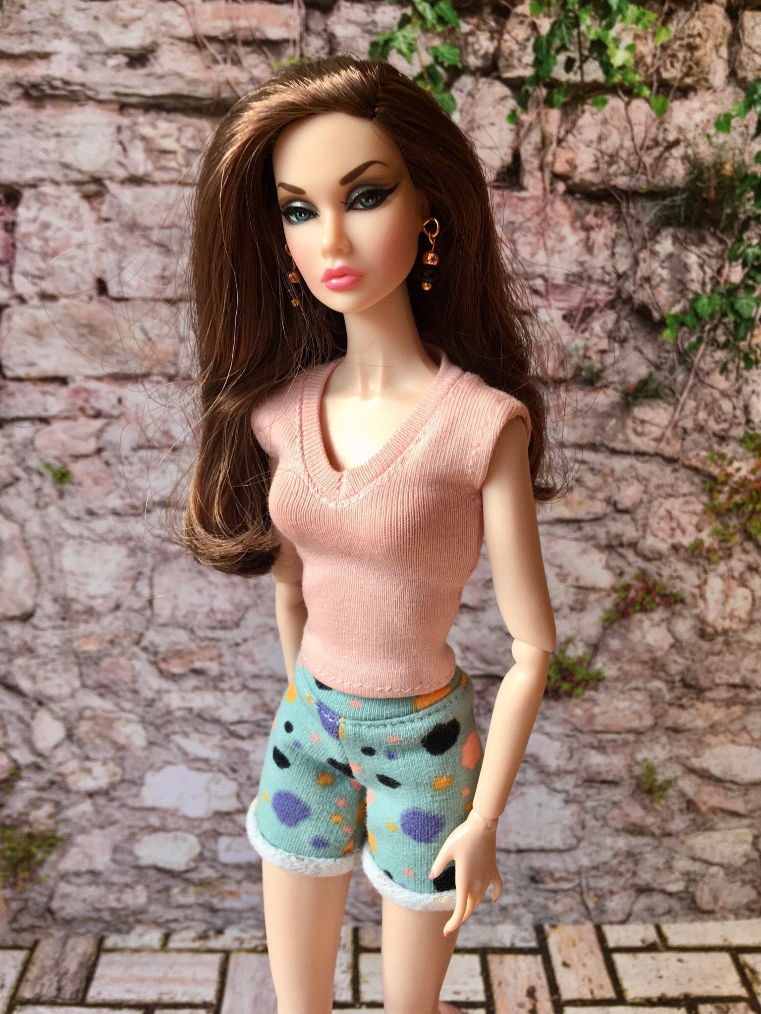 Sleek V-Neck T-shirt for Poppy Parker Doll, many colors