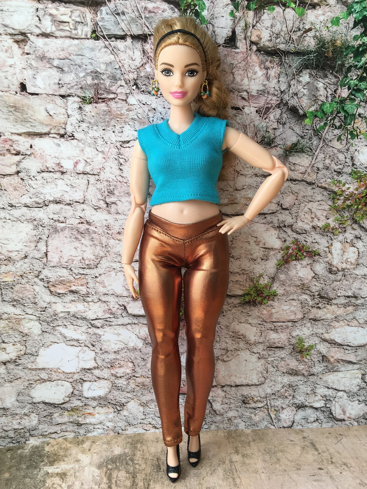 BQ-GLIMMER – Bronze Metallic Leggings for 11" 1/6 Scale Curvy Fashion Dolls - www.bouutique.com