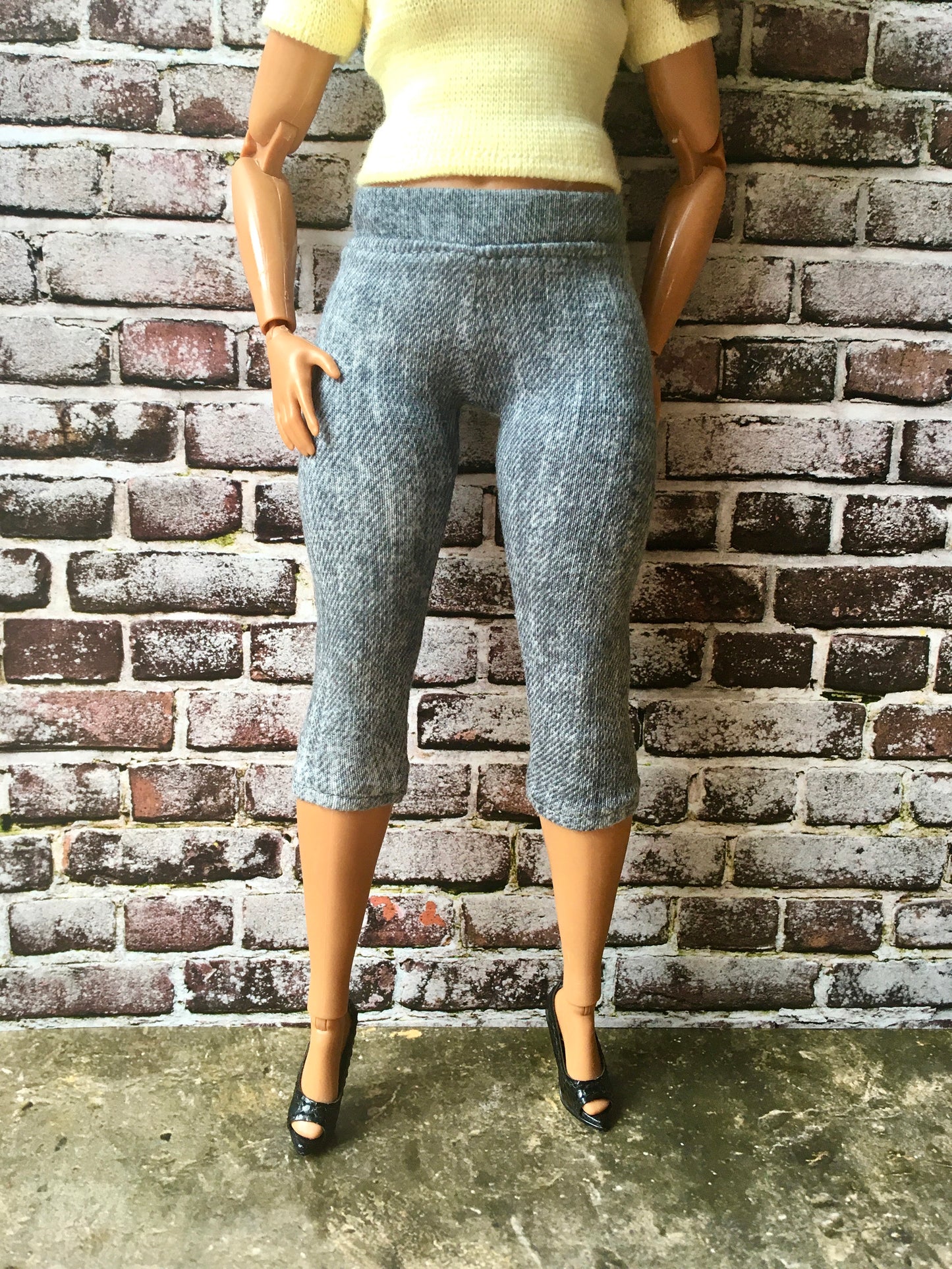 BQ-SLATE – Gray Capri Jeggings for 11" 1/6 Scale Curvy Fashion Dolls - www.bouutique.com