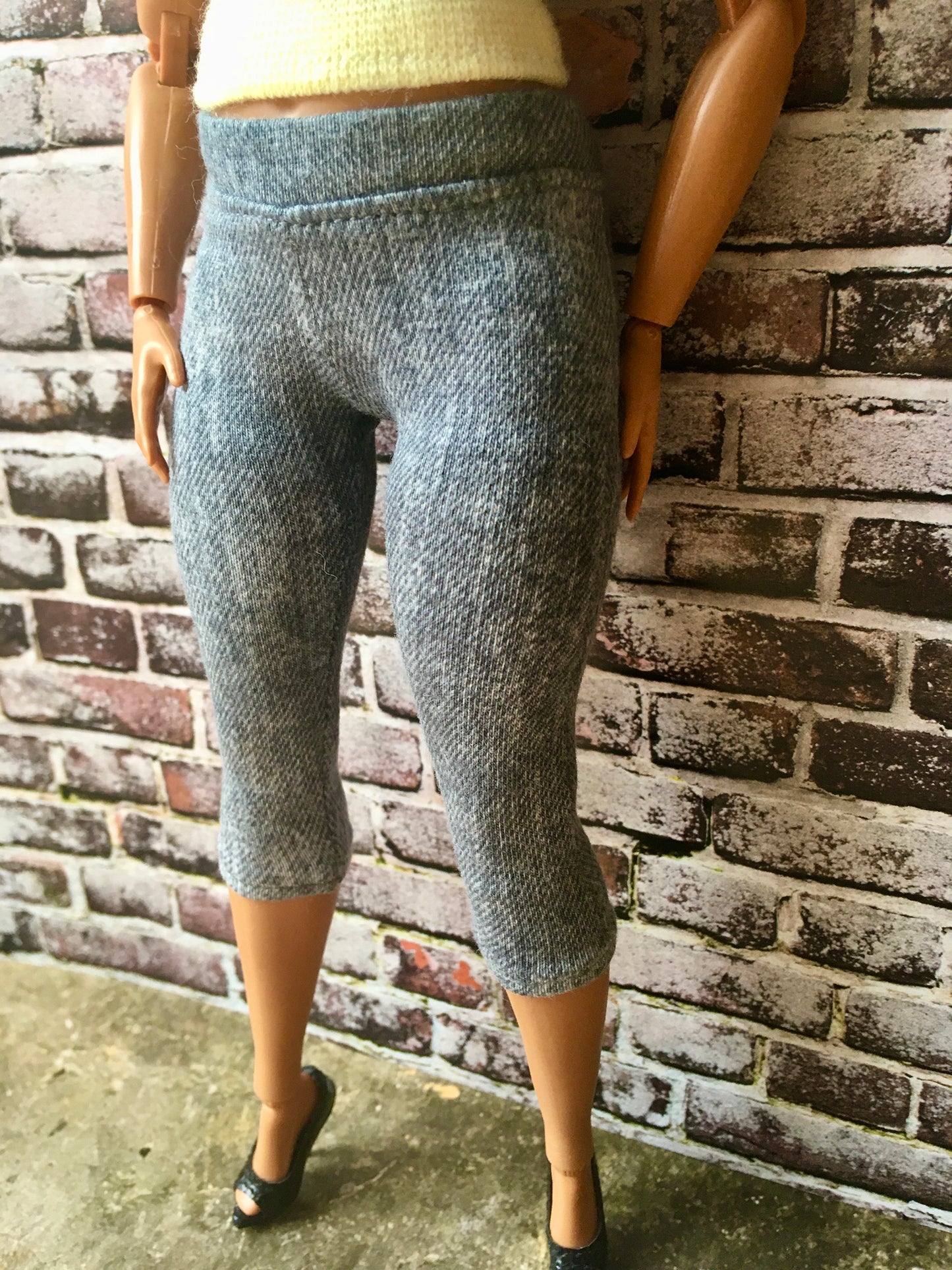 BQ-SLATE – Gray Capri Jeggings for 11" 1/6 Scale Curvy Fashion Dolls - www.bouutique.com