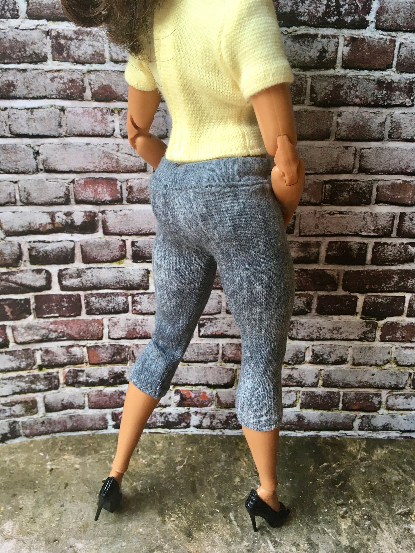 BQ-SLATE – Gray Capri Jeggings for 11" 1/6 Scale Curvy Fashion Dolls - www.bouutique.com